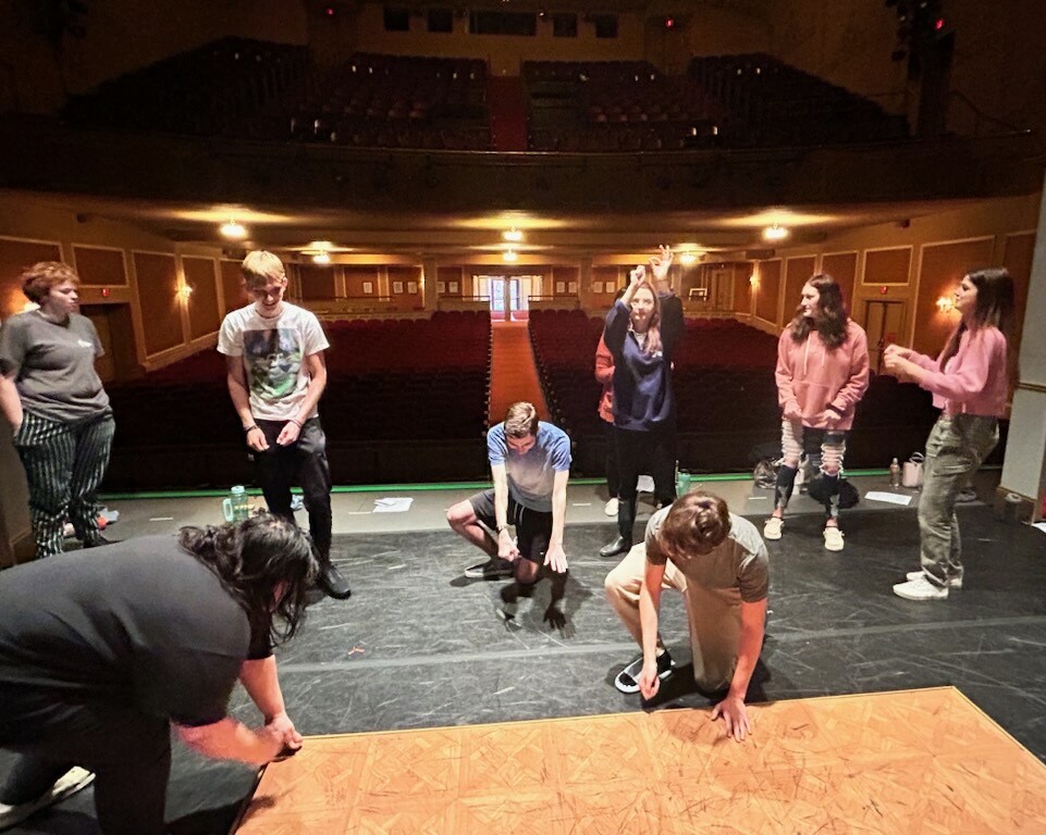 Students treated to ‘Hamlet’ at Struthers Library Theatre News